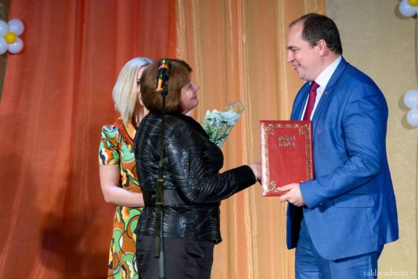 Награждение почетной грамотой С.П. Мельницкой Награждение почетной грамотой С.П. Мельницкой